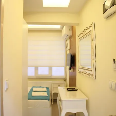 Yali Hotel *