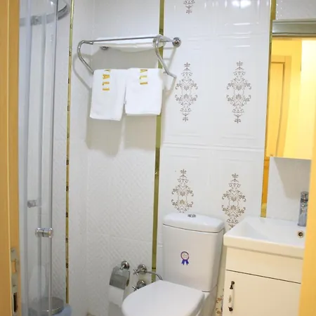 Yali Hotel *